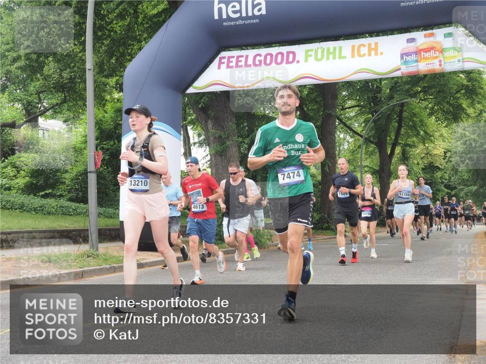 29.06.2025 - hella hamburg halbmarathon KatJ http://msf.ph/oto/8357331 29.06.2025 10:52:05 Zwischen KM18-KM19 1885, 4613, 7271, 7474 meine-sportfotos.de
