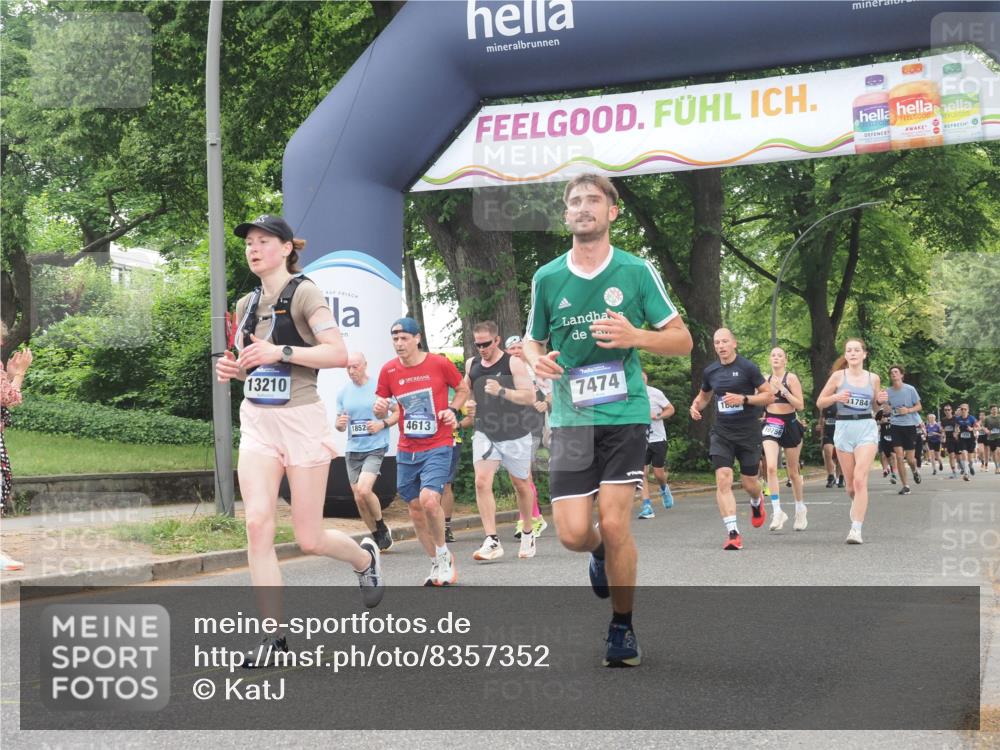 29.06.2025 - hella hamburg halbmarathon KatJ http://msf.ph/oto/8357352 29.06.2025 10:52:05 Zwischen KM18-KM19 1885, 4613, 7271, 7474 meine-sportfotos.de