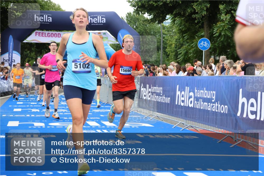 29.06.2025 - hella hamburg halbmarathon Strokosch-Dieckow http://msf.ph/oto/8357378 29.06.2025 10:51:54 Ziel 2818, 2823, 2880, 4033, 4297, 5102, 5336, 6390, 7130, 7409, 7724, 8413, 8856, 8977, 9793, 9959, 10057, 13799, 15356, 15427, 15690, 16907, 17815, 17962, 17978, 18869, 19137 meine-sportfotos.de