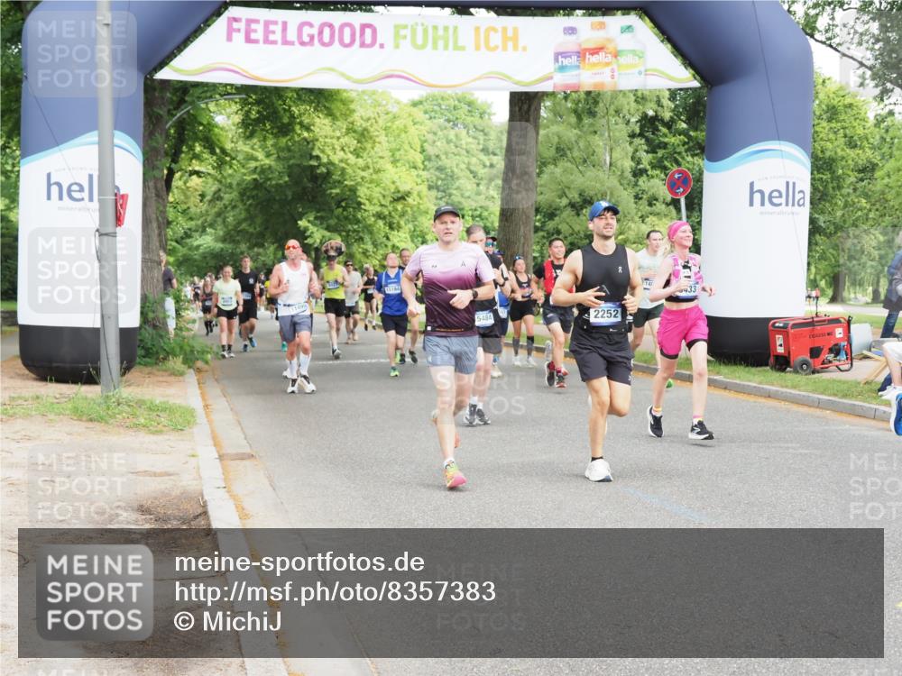29.06.2025 - hella hamburg halbmarathon MichiJ http://msf.ph/oto/8357383 29.06.2025 10:42:08 Zwischen KM18-KM19 1193, 1506, 2252, 3177, 3652, 6084, 6433, 6569, 7221, 10368, 10376, 11499, 12483, 14818, 15484, 15854, 16879, 18181 meine-sportfotos.de