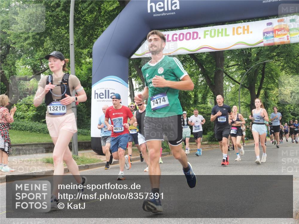 29.06.2025 - hella hamburg halbmarathon KatJ http://msf.ph/oto/8357391 29.06.2025 10:52:05 Zwischen KM18-KM19 1885, 4613, 7271, 7474 meine-sportfotos.de