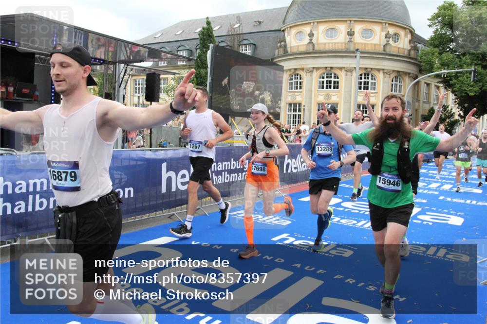 29.06.2025 - hella hamburg halbmarathon Michael Strokosch http://msf.ph/oto/8357397 29.06.2025 10:54:26 Ziel 1267, 1442, 3426, 4635, 6511, 6512, 7129, 8772, 11009, 11430, 12321, 12362, 13289, 13803, 15946, 16327, 16574, 16750, 16879, 17698, 18268, 19067 meine-sportfotos.de