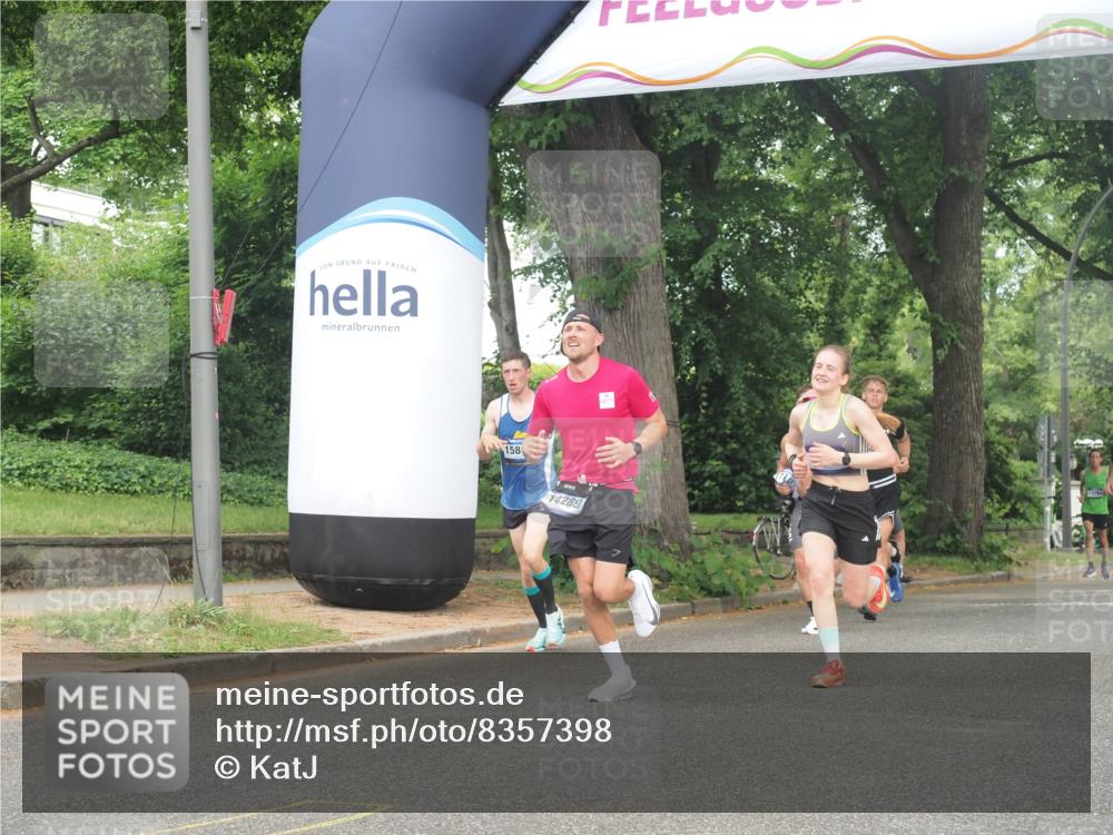 29.06.2025 - hella hamburg halbmarathon KatJ http://msf.ph/oto/8357398 29.06.2025 10:22:08 Zwischen KM18-KM19 4749 meine-sportfotos.de