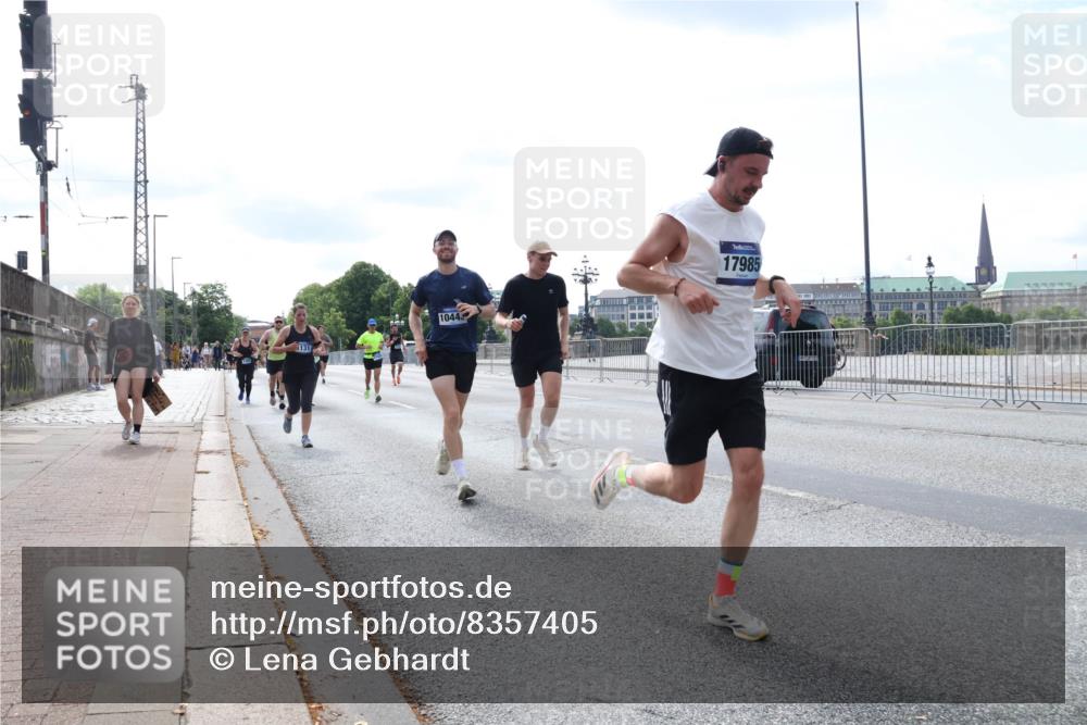 29.06.2025 - hella hamburg halbmarathon Lena Gebhardt http://msf.ph/oto/8357405 29.06.2025 10:13:57 Lombardsbrücke 131, 1044, 17985, 1131, 1194, 1480, 1890, 2055, 2359, 2721, 2904, 2987, 4001, 4032, 4795, 4950, 4962, 5232, 5546, 5631, 5719, 6026, 6287, 6710, 6717, 6724, 7446, 7447, 7462, 7913, 8001, 8057, 8279, 8673, 9128, 9631, 9845, 9886, 10442, 10443, 10977, 11441, 11987, 12313, 12797, 12928, 12929, 12938, 13285, 13788, 13928, 15085, 15482, 15663, 15721, 15722, 15840, 16491, 17439, 17472, 17985, 18041, 18231, 18236, 18239 meine-sportfotos.de