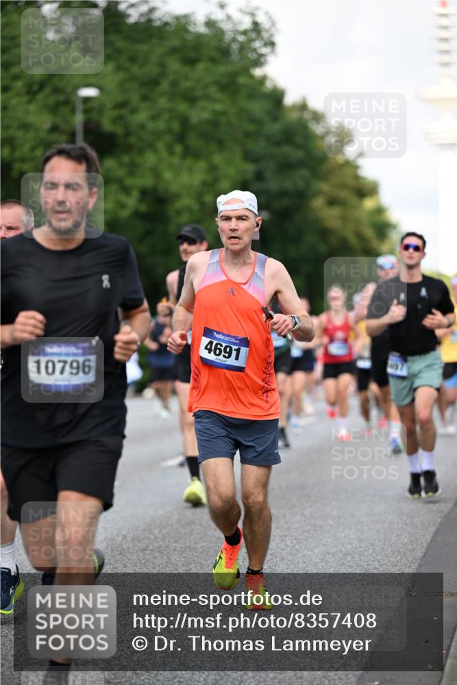 29.06.2025 - hella hamburg halbmarathon Dr. Thomas Lammeyer http://msf.ph/oto/8357408 29.06.2025 09:56:27 Kennedybrücke 1012, 1070, 1220, 1415, 1468, 1613, 1735, 1782, 2189, 2233, 2970, 3021, 3098, 3109, 3124, 3304, 3907, 3917, 3928, 4080, 4277, 4497, 4691, 4933, 4981, 5476, 5477, 5682, 6152, 6716, 7005, 7067, 7093, 7191, 7325, 7432, 7451, 7599, 7843, 7865, 7961, 8145, 8467, 8664, 8694, 8722, 9081, 9213, 9538, 9540, 10000, 10099, 10251, 10750, 10796, 10969, 11346 meine-sportfotos.de