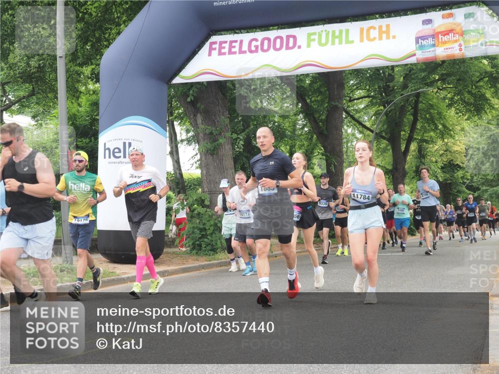 29.06.2025 - hella hamburg halbmarathon KatJ http://msf.ph/oto/8357440 29.06.2025 10:52:06 Zwischen KM18-KM19 1885, 4613, 7271, 7474 meine-sportfotos.de