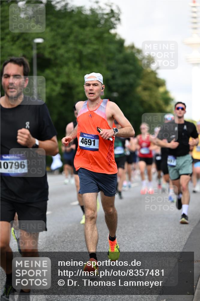 29.06.2025 - hella hamburg halbmarathon Dr. Thomas Lammeyer http://msf.ph/oto/8357481 29.06.2025 09:56:27 Kennedybrücke 1012, 1070, 1220, 1415, 1468, 1613, 1735, 1782, 2189, 2233, 2970, 3021, 3098, 3109, 3124, 3304, 3907, 3917, 3928, 4080, 4277, 4497, 4691, 4933, 4981, 5476, 5477, 5682, 6152, 6716, 7005, 7067, 7093, 7191, 7325, 7432, 7451, 7599, 7843, 7865, 7961, 8145, 8467, 8664, 8694, 8722, 9081, 9213, 9538, 9540, 10000, 10099, 10251, 10750, 10796, 10969, 11346 meine-sportfotos.de