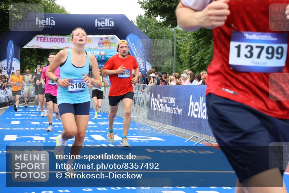 29.06.2025 - hella hamburg halbmarathon Strokosch-Dieckow http://msf.ph/oto/8357492 29.06.2025 10:51:54 Ziel 2818, 2823, 2880, 4033, 4297, 5102, 5336, 6390, 7130, 7409, 7724, 8413, 8856, 8977, 9793, 9959, 10057, 13799, 15356, 15427, 15690, 16907, 17815, 17962, 17978, 18869, 19137 meine-sportfotos.de