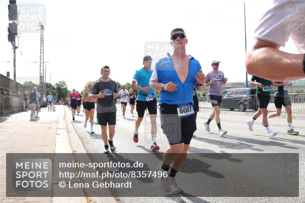 29.06.2025 - hella hamburg halbmarathon Lena Gebhardt http://msf.ph/oto/8357496 29.06.2025 10:01:28 Lombardsbrücke 602, 1369, 6087, 3425, 1829, 8691, 1130, 1184, 1329, 1387, 1420, 1464, 1653, 1722, 1724, 1726, 1729, 1940, 2006, 2091, 2167, 2354, 2363, 2490, 2591, 2806, 2936, 2957, 3039, 3199, 3425, 3625, 3663, 4068, 4238, 4249, 4319, 4322, 4370, 4649, 4663, 5547, 5570, 5602, 5603, 5675, 6087, 6281, 0000, 6302, 6487, 6531, 6591, 6835, 6921, 6924, 7287, 7658, 7846, 8030, 8045, 8046, 8191, 8392, 8578, 8691, 8822, 8926, 9932, 10188, 10281, 10301, 10383, 10576, 10915, 11043, 11465 meine-sportfotos.de
