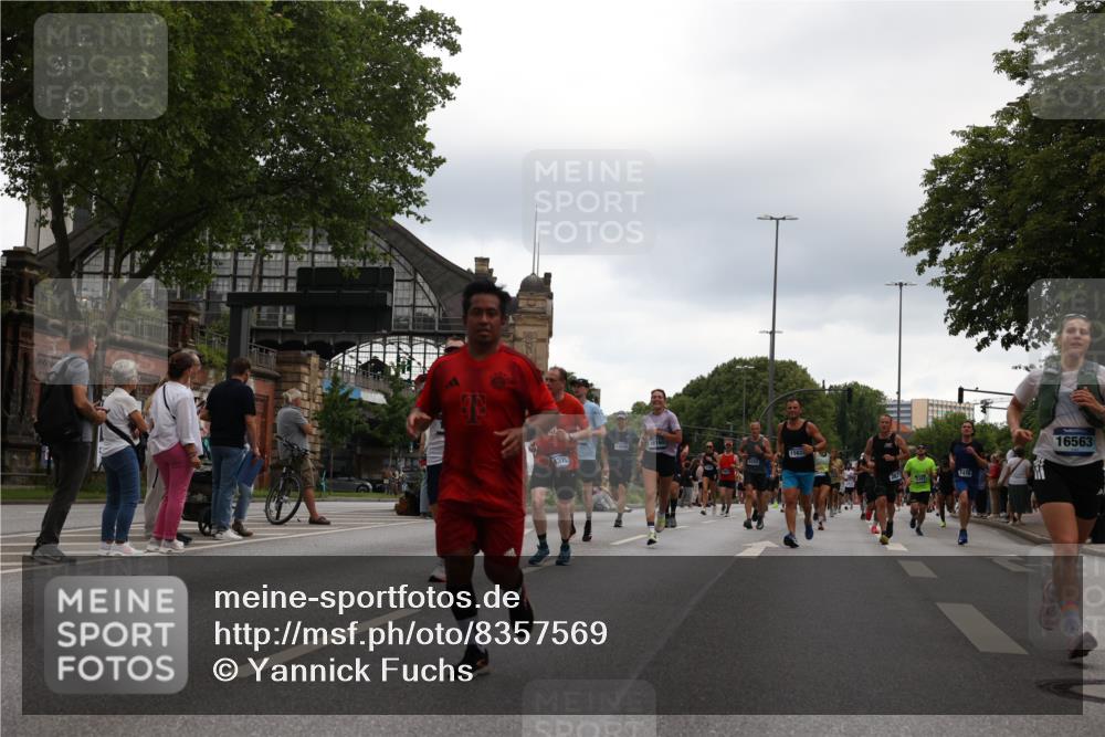 29.06.2025 - hella hamburg halbmarathon Yannick Fuchs http://msf.ph/oto/8357569 29.06.2025 10:53:05 20KM 1285, 1642, 1946, 1951, 2006, 2027, 2348, 2584, 2677, 2855, 2957, 2978, 3181, 3983, 4088, 4592, 5084, 5347, 5633, 6202, 6208, 6636, 6997, 7031, 7223, 7476, 8290, 8929, 9655, 10036, 10759, 10943, 11938, 12633, 13407, 13583, 14375, 14567, 14631, 14902, 14914, 14965, 15232, 15240, 15263, 15284, 15824, 16160, 16341, 16563, 16910, 17017, 17346, 17503, 17630, 18112, 18153, 18232, 18266, 18327, 18954, 19015, 19160 meine-sportfotos.de