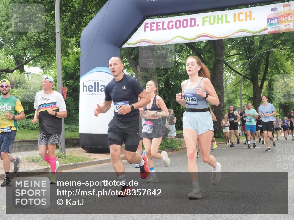 29.06.2025 - hella hamburg halbmarathon KatJ http://msf.ph/oto/8357642 29.06.2025 10:52:07 Zwischen KM18-KM19 1885, 4613, 7271, 7474 meine-sportfotos.de