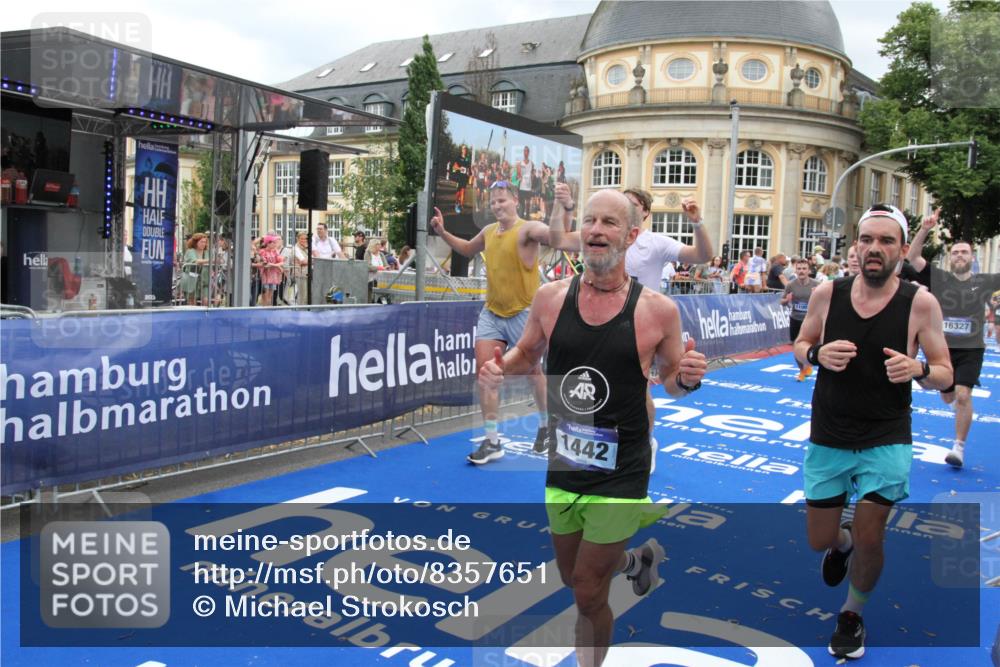 29.06.2025 - hella hamburg halbmarathon Michael Strokosch http://msf.ph/oto/8357651 29.06.2025 10:54:30 Ziel 1442, 3426, 3794, 4635, 4868, 6511, 6512, 7129, 8772, 11009, 11797, 11799, 12321, 12362, 15146, 16327, 19067 meine-sportfotos.de