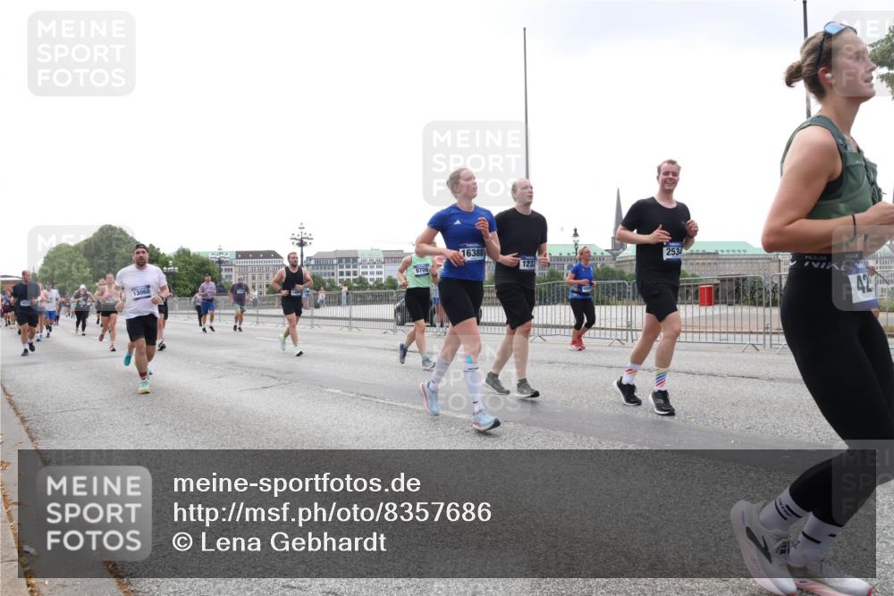 29.06.2025 - hella hamburg halbmarathon Lena Gebhardt http://msf.ph/oto/8357686 29.06.2025 10:39:05 Lombardsbrücke 9708, 16388, 1232, 2534, 56, 1232, 1390, 1451, 1760, 1856, 1883, 2092, 2524, 2534, 2571, 2574, 2693, 2843, 2893, 2998, 3275, 3307, 3323, 3726, 3727, 3745, 3927, 4028, 4257, 4259, 4260, 4316, 4320, 4410, 4523, 4603, 4659, 4882, 4964, 5913, 6062, 6112, 6342, 6343, 6611, 6695, 6696, 6875, 7263, 7341, 7501, 7506, 7524, 7589, 7815, 7849, 8203, 8243, 8367, 8457, 8783, 9393, 9420, 9446, 9708, 9974, 9977, 10001, 10072, 10315, 10516, 10554, 13060 meine-sportfotos.de