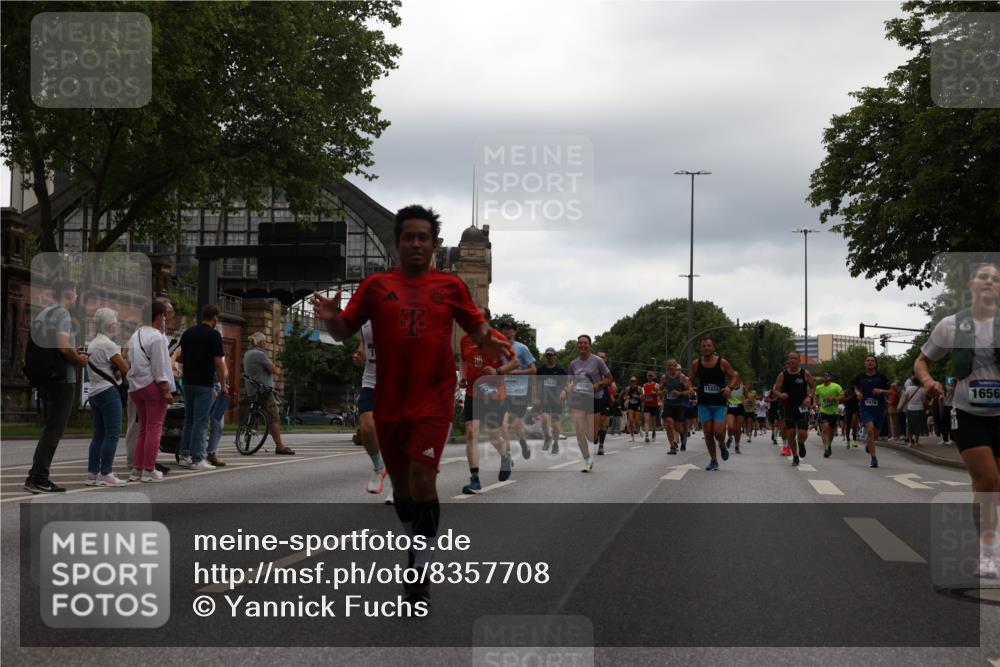 29.06.2025 - hella hamburg halbmarathon Yannick Fuchs http://msf.ph/oto/8357708 29.06.2025 10:53:05 20KM 1285, 1642, 1946, 1951, 2006, 2027, 2348, 2584, 2677, 2855, 2957, 2978, 3181, 3983, 4088, 4592, 5084, 5347, 5633, 6202, 6208, 6636, 6997, 7031, 7223, 7476, 8290, 8929, 9655, 10036, 10759, 10943, 11938, 12633, 13407, 13583, 14375, 14567, 14631, 14902, 14914, 14965, 15232, 15240, 15263, 15284, 15824, 16160, 16341, 16563, 16910, 17017, 17346, 17503, 17630, 18112, 18153, 18232, 18266, 18327, 18954, 19015, 19160 meine-sportfotos.de