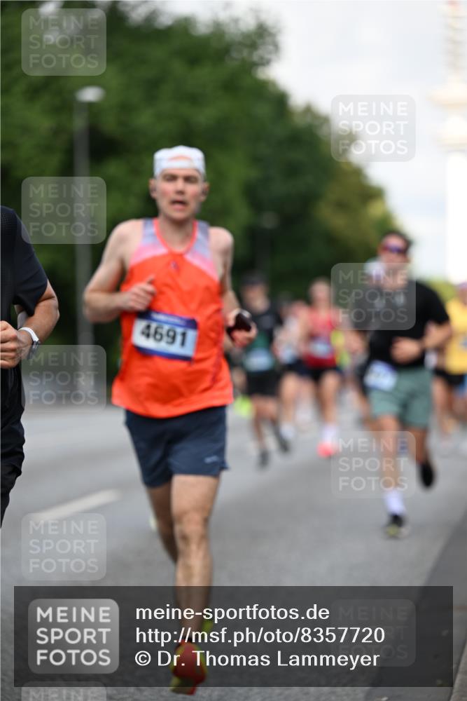 29.06.2025 - hella hamburg halbmarathon Dr. Thomas Lammeyer http://msf.ph/oto/8357720 29.06.2025 09:56:28 Kennedybrücke 1012, 1070, 1220, 1415, 1468, 1613, 1735, 1782, 2048, 2189, 2233, 2590, 2970, 3021, 3098, 3109, 3124, 3304, 3907, 3917, 3928, 4080, 4277, 4497, 4691, 4933, 4981, 5476, 5477, 5682, 6152, 6716, 7005, 7067, 7093, 7191, 7325, 7432, 7451, 7599, 7843, 7865, 8145, 8467, 8664, 8694, 8722, 9081, 9213, 9538, 9540, 10000, 10099, 10251, 10313, 10750, 10796, 10969, 11153, 11346 meine-sportfotos.de