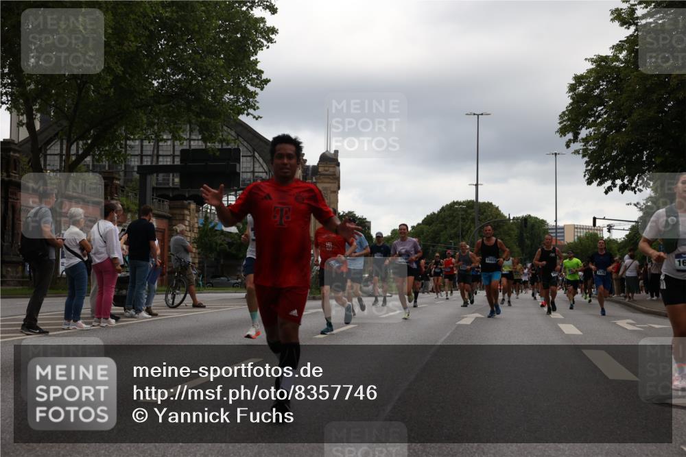 29.06.2025 - hella hamburg halbmarathon Yannick Fuchs http://msf.ph/oto/8357746 29.06.2025 10:53:05 20KM 1285, 1642, 1946, 1951, 2006, 2027, 2348, 2584, 2677, 2855, 2957, 2978, 3181, 3983, 4088, 4592, 5084, 5347, 5633, 6202, 6208, 6636, 6997, 7031, 7223, 7476, 8290, 8929, 9655, 10036, 10759, 10943, 11938, 12633, 13407, 13583, 14375, 14567, 14631, 14902, 14914, 14965, 15232, 15240, 15263, 15284, 15824, 16160, 16341, 16563, 16910, 17017, 17346, 17503, 17630, 18112, 18153, 18232, 18266, 18327, 18954, 19015, 19160 meine-sportfotos.de
