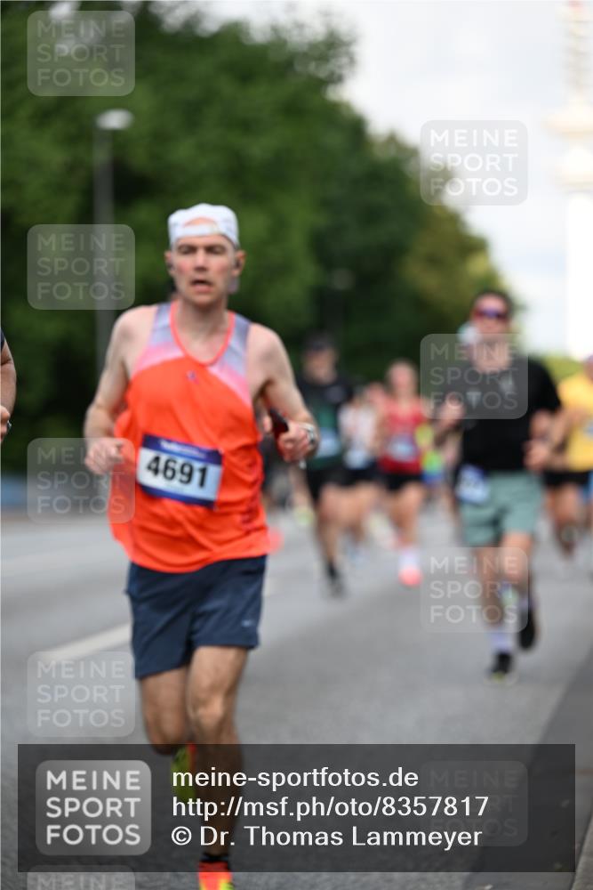 29.06.2025 - hella hamburg halbmarathon Dr. Thomas Lammeyer http://msf.ph/oto/8357817 29.06.2025 09:56:28 Kennedybrücke 1012, 1070, 1220, 1415, 1468, 1613, 1735, 1782, 2048, 2189, 2233, 2590, 2970, 3021, 3098, 3109, 3124, 3304, 3907, 3917, 3928, 4080, 4277, 4497, 4691, 4933, 4981, 5476, 5477, 5682, 6152, 6716, 7005, 7067, 7093, 7191, 7325, 7432, 7451, 7599, 7843, 7865, 8145, 8467, 8664, 8694, 8722, 9081, 9213, 9538, 9540, 10000, 10099, 10251, 10313, 10750, 10796, 10969, 11153, 11346 meine-sportfotos.de