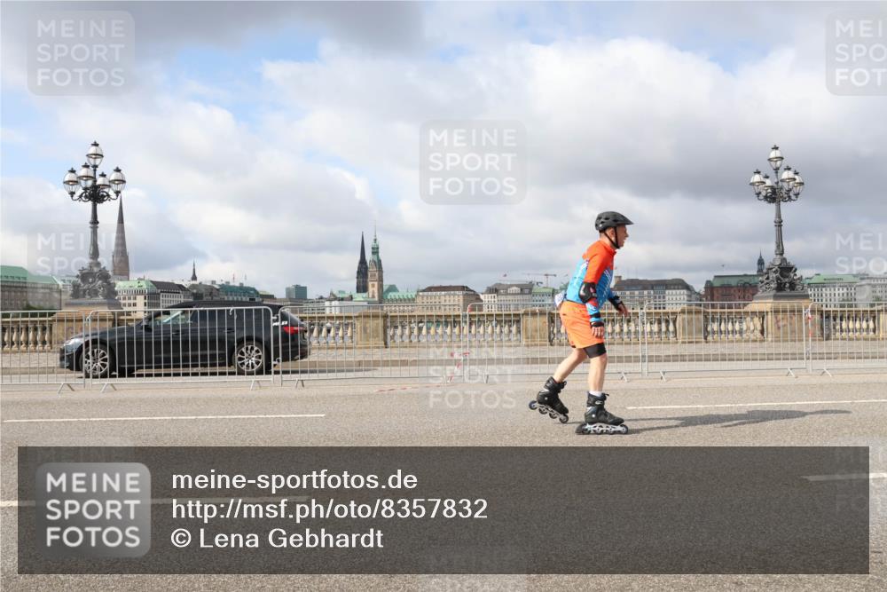 29.06.2025 - hella hamburg halbmarathon Lena Gebhardt http://msf.ph/oto/8357832 29.06.2025 09:09:33 Lombardsbrücke  meine-sportfotos.de
