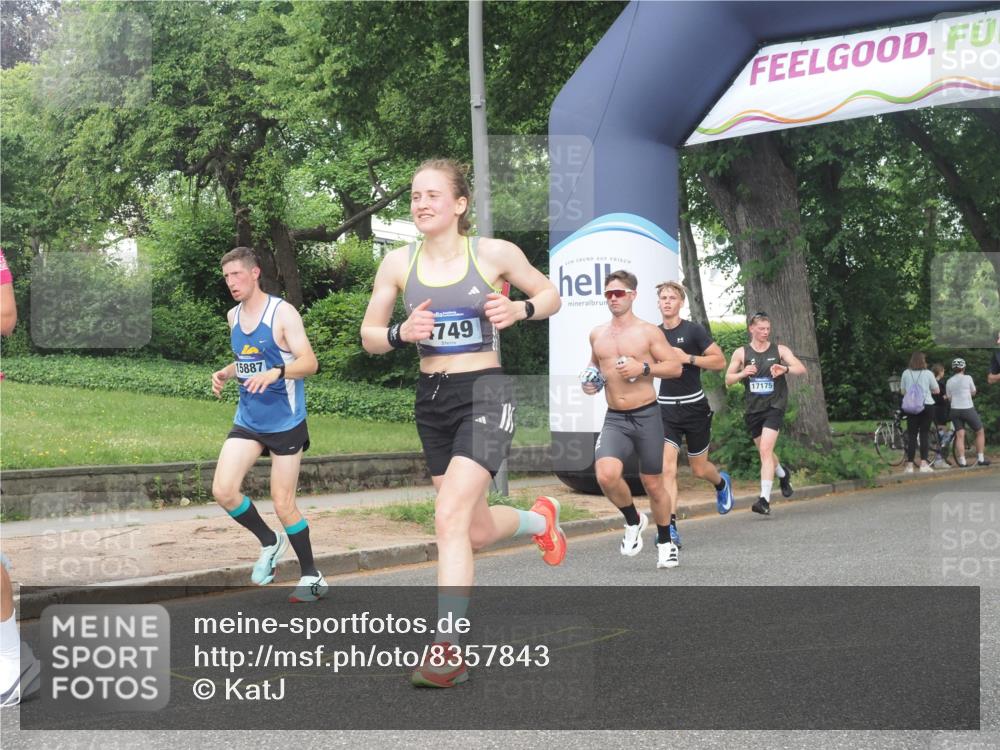 29.06.2025 - hella hamburg halbmarathon KatJ http://msf.ph/oto/8357843 29.06.2025 10:22:10 Zwischen KM18-KM19 4749 meine-sportfotos.de