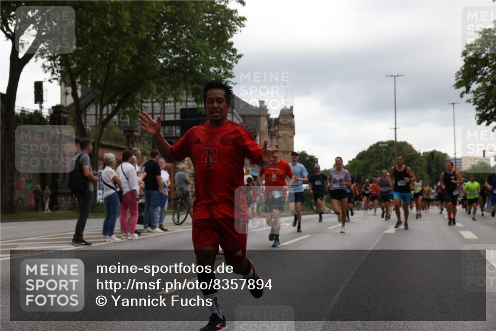 29.06.2025 - hella hamburg halbmarathon Yannick Fuchs http://msf.ph/oto/8357894 29.06.2025 10:53:06 20KM 1285, 1642, 1946, 1951, 2006, 2027, 2348, 2584, 2677, 2855, 2957, 2978, 3181, 3279, 3983, 4088, 4592, 5084, 5347, 5633, 5885, 6202, 6208, 6220, 6636, 6997, 7031, 7223, 7476, 8290, 8929, 9655, 10036, 10759, 10943, 11935, 11938, 12633, 13407, 13583, 14375, 14567, 14631, 14902, 14914, 14965, 15232, 15240, 15263, 15284, 15824, 16160, 16341, 16563, 16910, 17017, 17346, 17503, 17630, 18112, 18153, 18232, 18266, 18327, 18954, 19015, 19160 meine-sportfotos.de