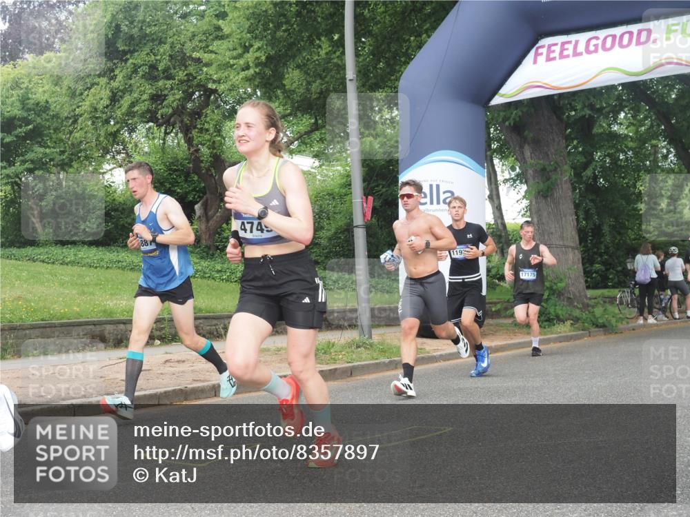 29.06.2025 - hella hamburg halbmarathon KatJ http://msf.ph/oto/8357897 29.06.2025 10:22:10 Zwischen KM18-KM19 4749 meine-sportfotos.de