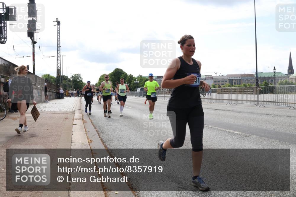 29.06.2025 - hella hamburg halbmarathon Lena Gebhardt http://msf.ph/oto/8357919 29.06.2025 10:14:00 Lombardsbrücke 1480, 15722, 1131, 1194, 1480, 1890, 2055, 2359, 2721, 2904, 2987, 3939, 4001, 4032, 4795, 4962, 5232, 5631, 5719, 6026, 6287, 6710, 6717, 6724, 7442, 7462, 7913, 7991, 8001, 8057, 8279, 8409, 8673, 9128, 9631, 9845, 9886, 10442, 10443, 10977, 11441, 11987, 12313, 12797, 12928, 12929, 12938, 13285, 13788, 15085, 15482, 15663, 15721, 15722, 15840, 16491, 17439, 17472, 17985, 18041, 18231, 18236, 18239 meine-sportfotos.de