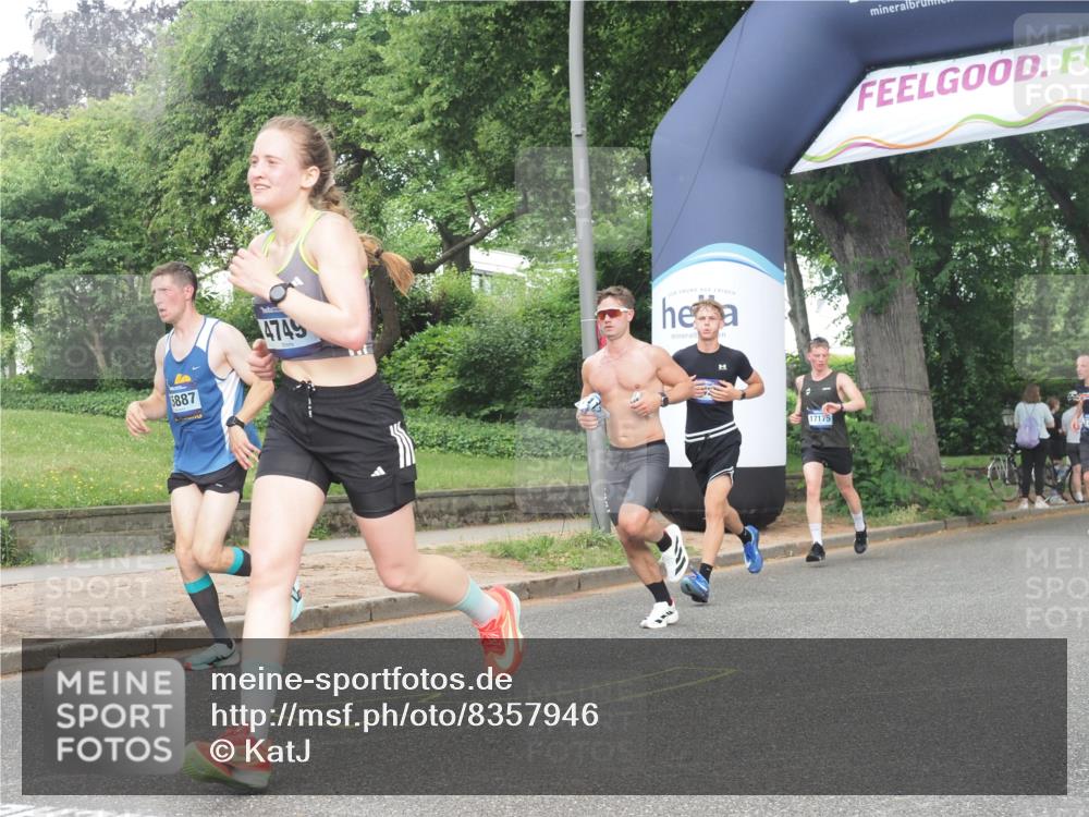 29.06.2025 - hella hamburg halbmarathon KatJ http://msf.ph/oto/8357946 29.06.2025 10:22:10 Zwischen KM18-KM19 4749 meine-sportfotos.de