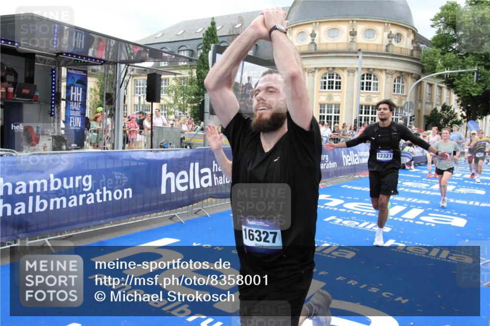29.06.2025 - hella hamburg halbmarathon Michael Strokosch http://msf.ph/oto/8358001 29.06.2025 10:54:31 Ziel 1442, 3426, 3794, 4635, 4868, 6511, 7129, 8772, 8798, 11009, 11797, 11799, 12321, 12362, 12607, 15146, 16327, 19067 meine-sportfotos.de