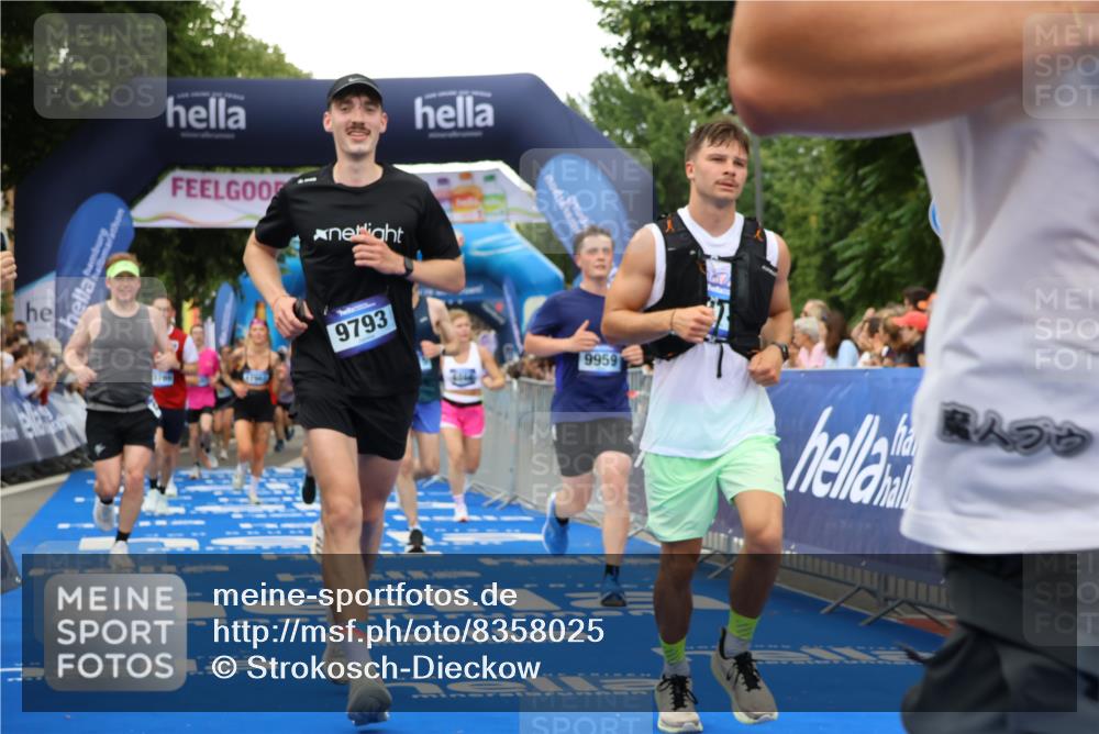 29.06.2025 - hella hamburg halbmarathon Strokosch-Dieckow http://msf.ph/oto/8358025 29.06.2025 10:51:49 Ziel 2396, 2818, 2823, 2880, 4297, 5102, 6286, 7224, 8710, 8819, 8856, 9793, 9959, 12224, 13799, 15427, 15690, 15727, 15831, 15899, 16907, 17682, 17815, 17962, 19053, 19137 meine-sportfotos.de