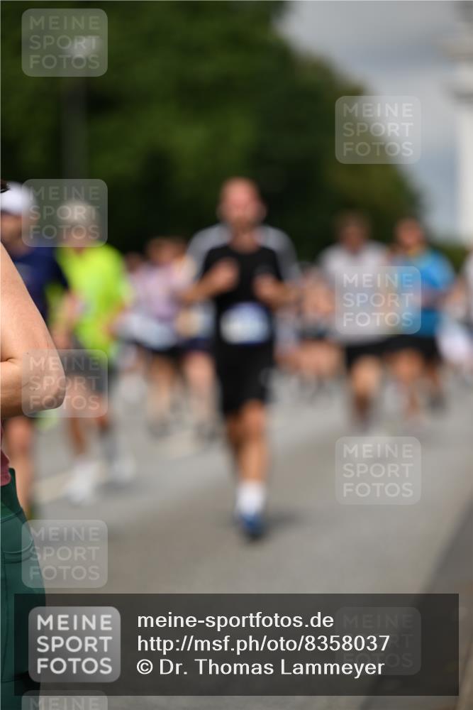 29.06.2025 - hella hamburg halbmarathon Dr. Thomas Lammeyer http://msf.ph/oto/8358037 29.06.2025 10:18:53 Kennedybrücke 1296, 1379, 1575, 1728, 1745, 2046, 2281, 2690, 3454, 3507, 3509, 3691, 4495, 4641, 5608, 5800, 5981, 6181, 6317, 6710, 6724, 7195, 7439, 7446, 7447, 7881, 8239, 8256, 8275, 8522, 8563, 8755, 8854, 8892, 9709, 9911, 9975, 10589, 10717, 10858, 11271 meine-sportfotos.de