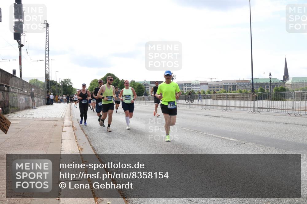 29.06.2025 - hella hamburg halbmarathon Lena Gebhardt http://msf.ph/oto/8358154 29.06.2025 10:14:01 Lombardsbrücke 1480, 5722, 15721, 17439, 1131, 1194, 1480, 1890, 2055, 2359, 2721, 2904, 2987, 3939, 4001, 4032, 4795, 4962, 5232, 5631, 5719, 6026, 6287, 6710, 6717, 7442, 7462, 7913, 7991, 8001, 8057, 8279, 8409, 8673, 9128, 9631, 9845, 9886, 10442, 10443, 10977, 11441, 11987, 12313, 12797, 12928, 12929, 12938, 13285, 13788, 15085, 15482, 15663, 15721, 15722, 15840, 16491, 17439, 17472, 17985, 18041, 18231, 18236, 18239 meine-sportfotos.de