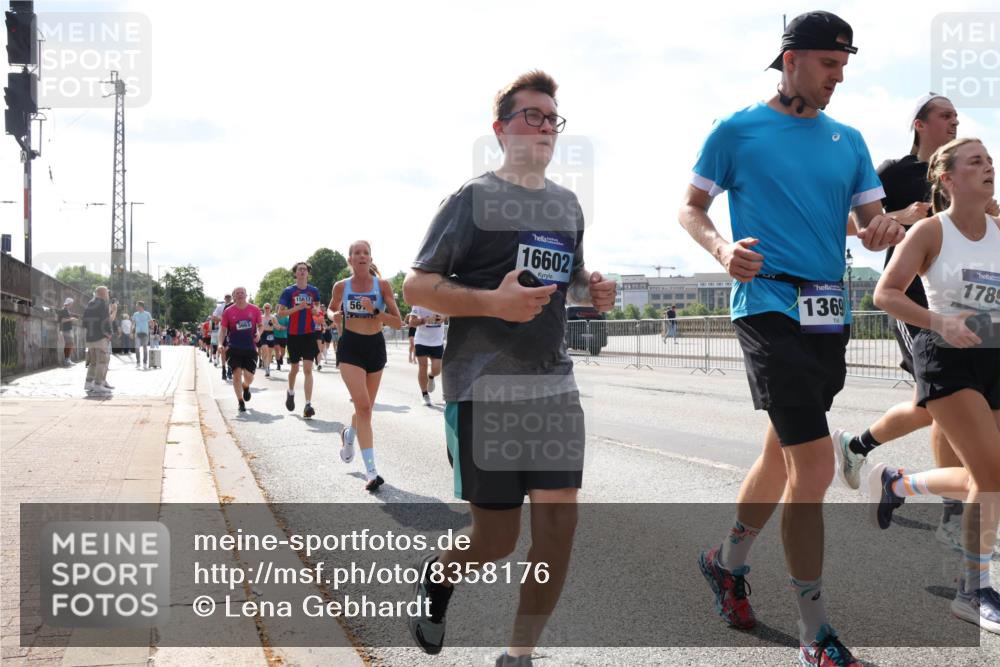 29.06.2025 - hella hamburg halbmarathon Lena Gebhardt http://msf.ph/oto/8358176 29.06.2025 10:01:29 Lombardsbrücke 3663, 15637, 56, 16602, 1369, 1785, 1130, 1184, 1329, 1387, 1420, 1464, 1653, 1722, 1724, 1726, 1729, 1940, 2006, 2091, 2167, 2354, 2363, 2490, 2591, 2806, 2936, 2957, 3039, 3199, 3425, 3625, 3663, 4068, 4238, 4249, 4319, 4322, 4370, 4649, 4663, 5547, 5570, 5602, 5603, 5675, 6087, 6281, 0000, 6302, 6487, 6531, 6591, 6835, 6921, 6924, 7287, 7846, 8030, 8045, 8046, 8191, 8392, 8578, 8691, 8822, 8926, 9932, 10188, 10281, 10301, 10383, 10576, 10915, 11043, 11465 meine-sportfotos.de