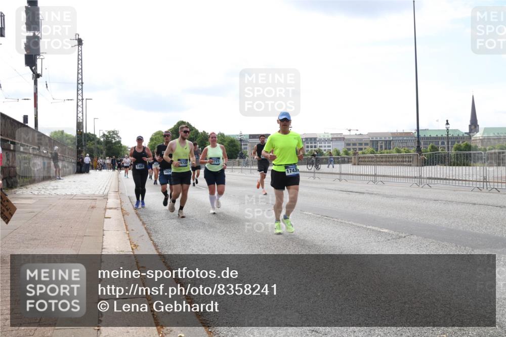 29.06.2025 - hella hamburg halbmarathon Lena Gebhardt http://msf.ph/oto/8358241 29.06.2025 10:14:01 Lombardsbrücke 5722, 5721, 1480, 1804, 1743, 1131, 1194, 1480, 1890, 2055, 2359, 2721, 2904, 2987, 3939, 4001, 4032, 4795, 4962, 5232, 5631, 5719, 6026, 6287, 6710, 6717, 7442, 7462, 7913, 7991, 8001, 8057, 8279, 8409, 8673, 9128, 9631, 9845, 9886, 10442, 10443, 10977, 11441, 11987, 12313, 12797, 12928, 12929, 12938, 13285, 13788, 15085, 15482, 15663, 15721, 15722, 15840, 16491, 17439, 17472, 17985, 18041, 18231, 18236, 18239 meine-sportfotos.de