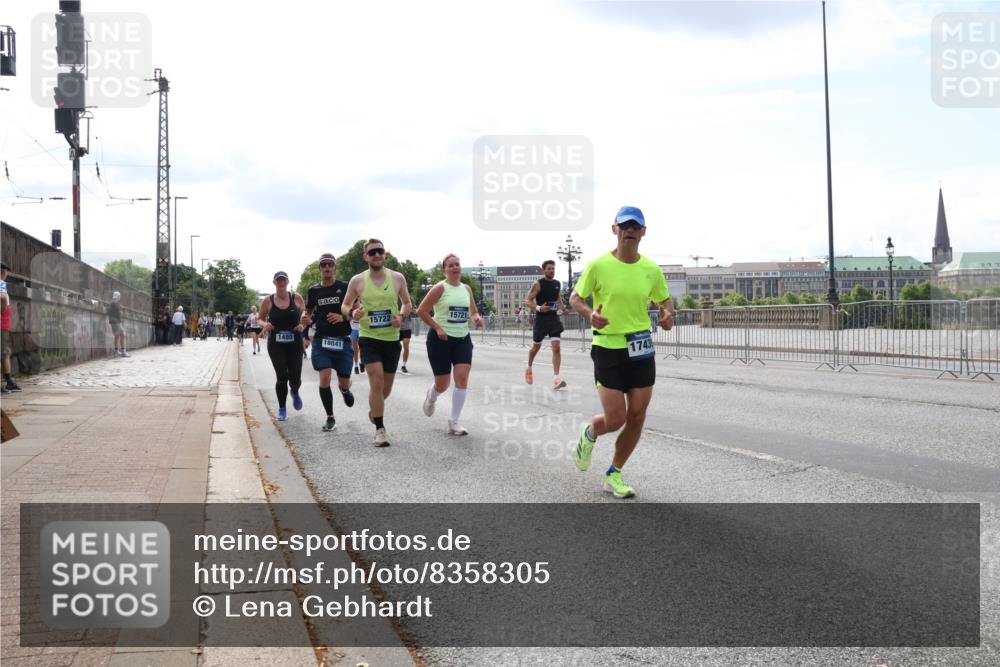 29.06.2025 - hella hamburg halbmarathon Lena Gebhardt http://msf.ph/oto/8358305 29.06.2025 10:14:01 Lombardsbrücke 1480, 18041, 15722, 15721, 1743, 1131, 1194, 1480, 1890, 2055, 2359, 2721, 2904, 2987, 3939, 4001, 4032, 4795, 4962, 5232, 5631, 5719, 6026, 6287, 6710, 6717, 7442, 7462, 7913, 7991, 8001, 8057, 8279, 8409, 8673, 9128, 9631, 9845, 9886, 10442, 10443, 10977, 11441, 11987, 12313, 12797, 12928, 12929, 12938, 13285, 13788, 15085, 15482, 15663, 15721, 15722, 15840, 16491, 17439, 17472, 17985, 18041, 18231, 18236, 18239 meine-sportfotos.de