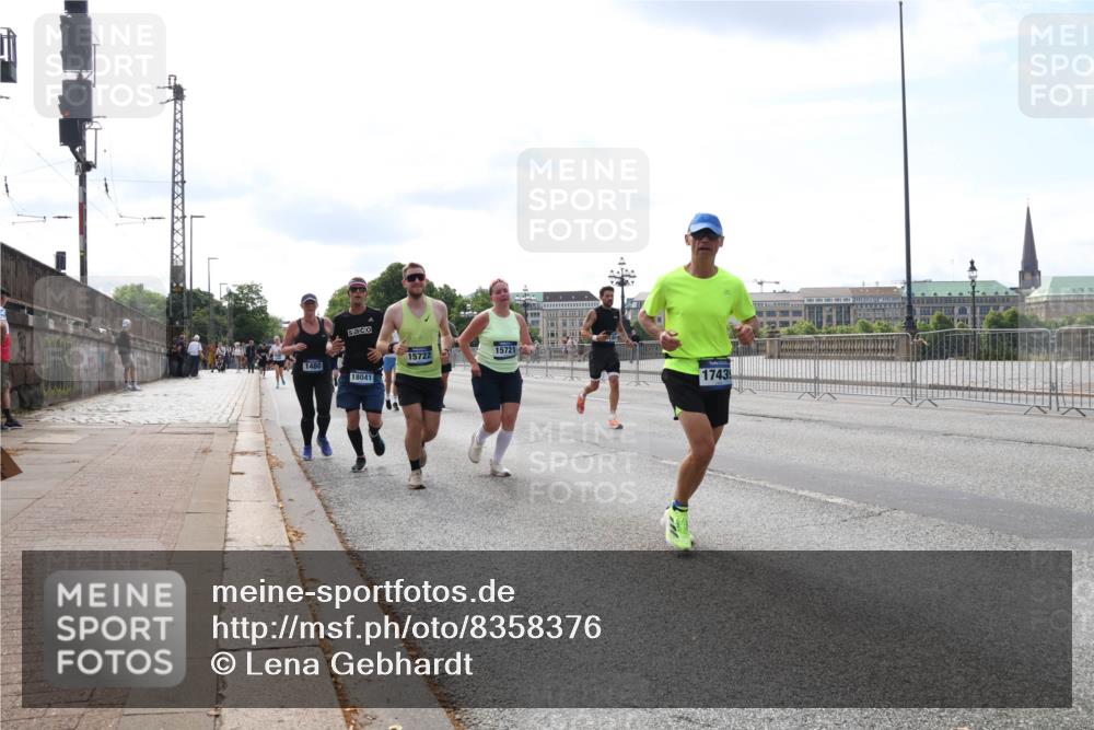 29.06.2025 - hella hamburg halbmarathon Lena Gebhardt http://msf.ph/oto/8358376 29.06.2025 10:14:01 Lombardsbrücke 1480, 18041, 15722, 15721, 1743, 1131, 1194, 1480, 1890, 2055, 2359, 2721, 2904, 2987, 3939, 4001, 4032, 4795, 4962, 5232, 5631, 5719, 6026, 6287, 6710, 6717, 7442, 7462, 7913, 7991, 8001, 8057, 8279, 8409, 8673, 9128, 9631, 9845, 9886, 10442, 10443, 10977, 11441, 11987, 12313, 12797, 12928, 12929, 12938, 13285, 13788, 15085, 15482, 15663, 15721, 15722, 15840, 16491, 17439, 17472, 17985, 18041, 18231, 18236, 18239 meine-sportfotos.de
