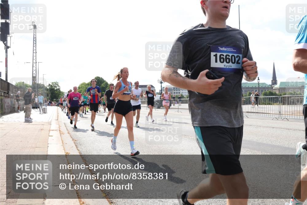 29.06.2025 - hella hamburg halbmarathon Lena Gebhardt http://msf.ph/oto/8358381 29.06.2025 10:01:29 Lombardsbrücke 1563, 75, 8191, 16602, 1130, 1184, 1329, 1387, 1420, 1464, 1653, 1722, 1724, 1726, 1729, 1940, 2006, 2091, 2167, 2354, 2363, 2490, 2591, 2806, 2936, 2957, 3039, 3199, 3425, 3625, 3663, 4068, 4238, 4249, 4319, 4322, 4370, 4649, 4663, 5547, 5570, 5602, 5603, 5675, 6087, 6281, 0000, 6302, 6487, 6531, 6591, 6835, 6921, 6924, 7287, 7846, 8030, 8045, 8046, 8191, 8392, 8578, 8691, 8822, 8926, 9932, 10188, 10281, 10301, 10383, 10576, 10915, 11043, 11465 meine-sportfotos.de