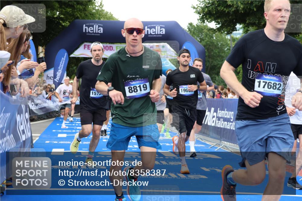 29.06.2025 - hella hamburg halbmarathon Strokosch-Dieckow http://msf.ph/oto/8358387 29.06.2025 10:51:45 Ziel 2396, 2818, 2823, 2880, 4297, 6286, 7224, 8710, 8819, 8856, 9793, 9959, 12224, 14012, 14458, 15427, 15496, 15727, 15831, 15899, 16907, 17682, 17815, 17962, 19020, 19053, 19137 meine-sportfotos.de
