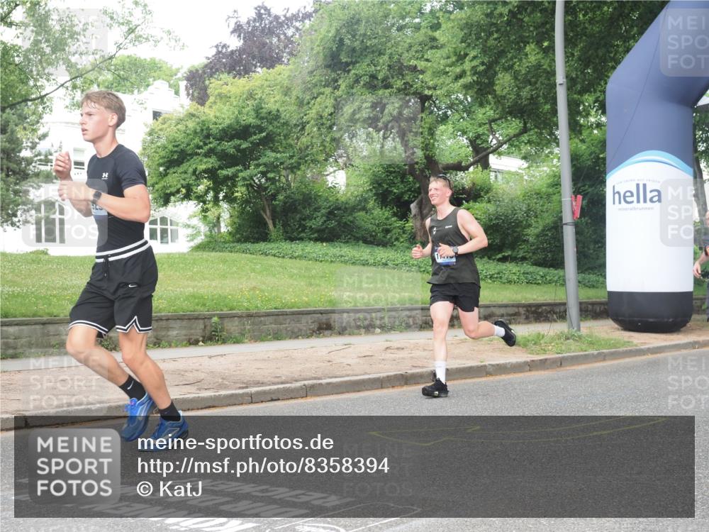 29.06.2025 - hella hamburg halbmarathon KatJ http://msf.ph/oto/8358394 29.06.2025 10:22:12 Zwischen KM18-KM19 4749, 7723 meine-sportfotos.de