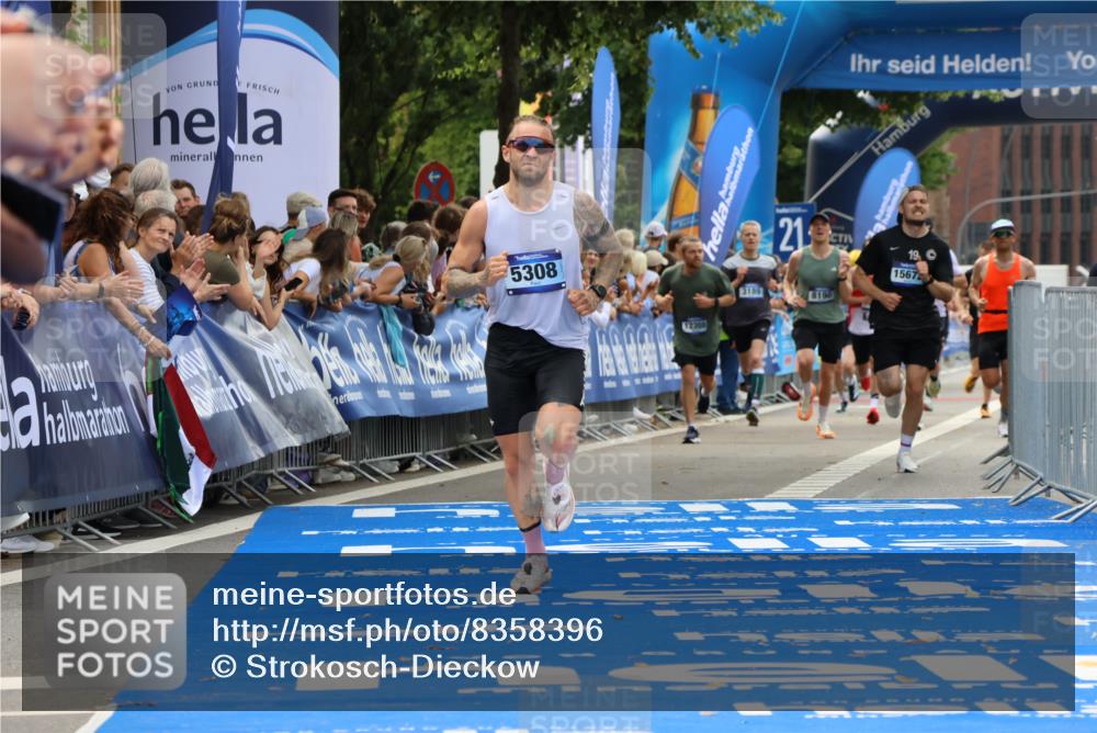 29.06.2025 - hella hamburg halbmarathon Strokosch-Dieckow http://msf.ph/oto/8358396 29.06.2025 10:29:54 Ziel 5308, 15672, 19202 meine-sportfotos.de