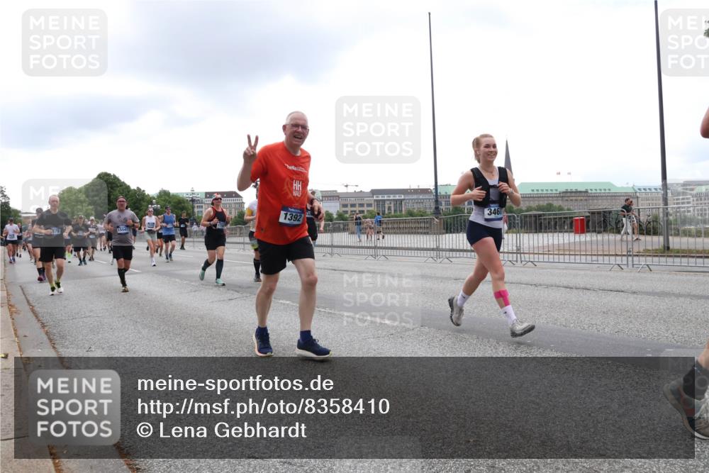 29.06.2025 - hella hamburg halbmarathon Lena Gebhardt http://msf.ph/oto/8358410 29.06.2025 10:48:10 Lombardsbrücke 15541, 346, 1392, 1157, 1174, 1175, 1246, 1392, 1618, 1639, 1645, 1701, 1926, 2037, 2163, 2195, 2197, 2418, 2475, 2491, 2545, 2627, 2650, 2756, 2790, 2909, 2958, 3049, 3320, 3468, 3504, 3661, 3679, 3933, 4327, 4588, 4856, 5585, 5781, 5886, 5952, 6143, 7240, 7393, 7394, 7427, 7532, 7916, 8077, 8310, 8461, 8521, 8774, 8948, 9356, 9696, 9697, 9775, 9921, 10145, 10658, 10777, 10794, 11548, 11742, 11781, 11909, 12431 meine-sportfotos.de
