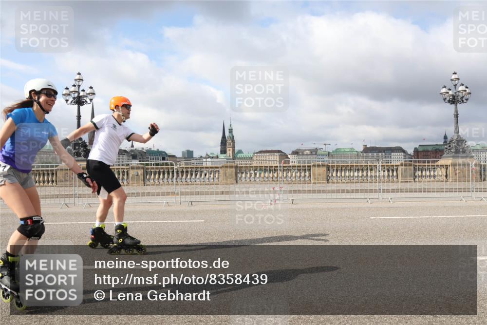 29.06.2025 - hella hamburg halbmarathon Lena Gebhardt http://msf.ph/oto/8358439 29.06.2025 09:09:36 Lombardsbrücke  meine-sportfotos.de