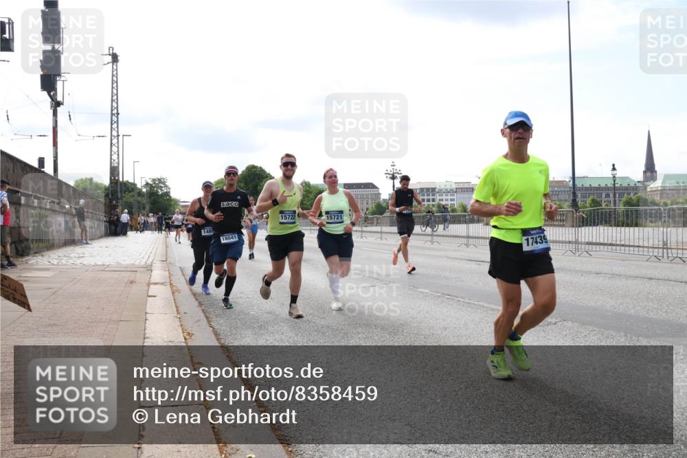 29.06.2025 - hella hamburg halbmarathon Lena Gebhardt http://msf.ph/oto/8358459 29.06.2025 10:14:01 Lombardsbrücke 15722, 1480, 18041, 15721, 17439, 1131, 1194, 1480, 1890, 2055, 2359, 2721, 2904, 2987, 3939, 4001, 4032, 4795, 4962, 5232, 5631, 5719, 6026, 6287, 6710, 6717, 7442, 7462, 7913, 7991, 8001, 8057, 8279, 8409, 8673, 9128, 9631, 9845, 9886, 10442, 10443, 10977, 11441, 11987, 12313, 12797, 12928, 12929, 12938, 13285, 13788, 15085, 15482, 15663, 15721, 15722, 15840, 16491, 17439, 17472, 17985, 18041, 18231, 18236, 18239 meine-sportfotos.de