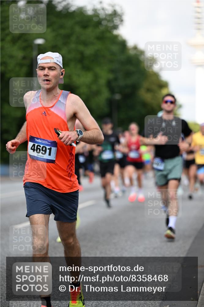 29.06.2025 - hella hamburg halbmarathon Dr. Thomas Lammeyer http://msf.ph/oto/8358468 29.06.2025 09:56:28 Kennedybrücke 1012, 1070, 1220, 1415, 1468, 1613, 1735, 1782, 2048, 2189, 2233, 2590, 2970, 3021, 3098, 3109, 3124, 3304, 3907, 3917, 3928, 4080, 4277, 4497, 4691, 4933, 4981, 5476, 5477, 5682, 6152, 6716, 7005, 7067, 7093, 7191, 7325, 7432, 7451, 7599, 7843, 7865, 8145, 8467, 8664, 8694, 8722, 9081, 9213, 9538, 9540, 10000, 10099, 10251, 10313, 10750, 10796, 10969, 11153, 11346 meine-sportfotos.de