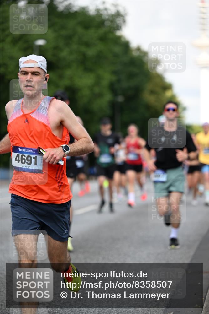 29.06.2025 - hella hamburg halbmarathon Dr. Thomas Lammeyer http://msf.ph/oto/8358507 29.06.2025 09:56:28 Kennedybrücke 1012, 1070, 1220, 1415, 1468, 1613, 1735, 1782, 2048, 2189, 2233, 2590, 2970, 3021, 3098, 3109, 3124, 3304, 3907, 3917, 3928, 4080, 4277, 4497, 4691, 4933, 4981, 5476, 5477, 5682, 6152, 6716, 7005, 7067, 7093, 7191, 7325, 7432, 7451, 7599, 7843, 7865, 8145, 8467, 8664, 8694, 8722, 9081, 9213, 9538, 9540, 10000, 10099, 10251, 10313, 10750, 10796, 10969, 11153, 11346 meine-sportfotos.de