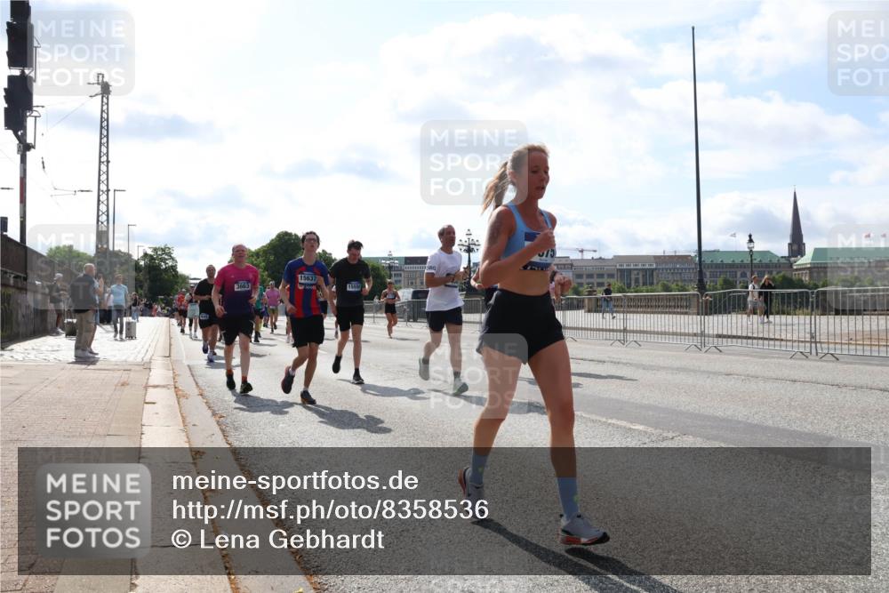 29.06.2025 - hella hamburg halbmarathon Lena Gebhardt http://msf.ph/oto/8358536 29.06.2025 10:01:30 Lombardsbrücke 1130, 1184, 1329, 1387, 1420, 1464, 1653, 1722, 1724, 1729, 1881, 1940, 2006, 2091, 2167, 2354, 2363, 2490, 2591, 2806, 2936, 2957, 3039, 3199, 3425, 3625, 3663, 4068, 4238, 4249, 4319, 4322, 4370, 4649, 4663, 5547, 5570, 5602, 5603, 5675, 6087, 6281, 0000, 6302, 6487, 6591, 6835, 6921, 6924, 7287, 7846, 8030, 8045, 8046, 8191, 8392, 8578, 8691, 8822, 8926, 9932, 10188, 10281, 10301, 10383, 10576, 10915, 11043, 11465 meine-sportfotos.de