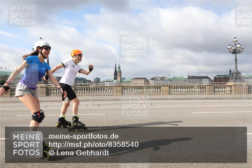 29.06.2025 - hella hamburg halbmarathon Lena Gebhardt http://msf.ph/oto/8358540 29.06.2025 09:09:36 Lombardsbrücke 527 meine-sportfotos.de