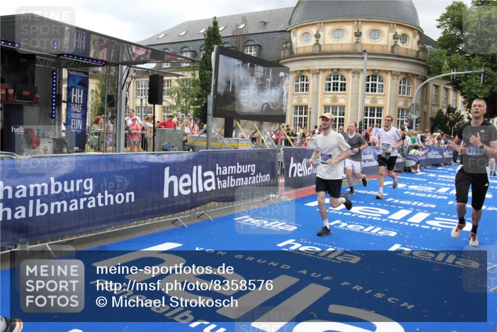 29.06.2025 - hella hamburg halbmarathon Michael Strokosch http://msf.ph/oto/8358576 29.06.2025 10:54:37 Ziel 2474, 3794, 5259, 8798, 9012, 10040, 10368, 10376, 11797, 11799, 12607, 15146 meine-sportfotos.de