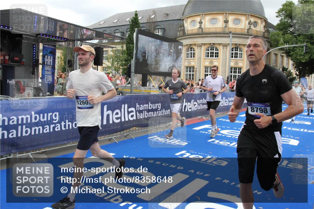 29.06.2025 - hella hamburg halbmarathon Michael Strokosch http://msf.ph/oto/8358648 29.06.2025 10:54:38 Ziel 2474, 3794, 5259, 8798, 9012, 10040, 10368, 10376, 12607, 15146 meine-sportfotos.de
