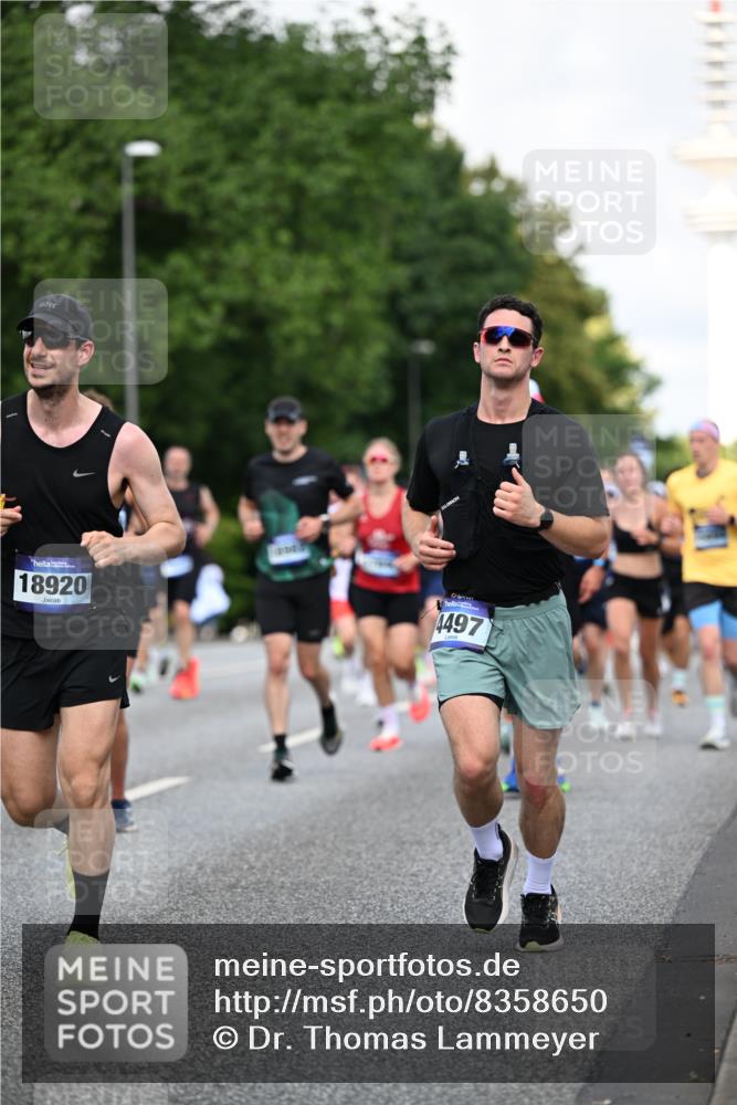 29.06.2025 - hella hamburg halbmarathon Dr. Thomas Lammeyer http://msf.ph/oto/8358650 29.06.2025 09:56:29 Kennedybrücke 1012, 1070, 1220, 1415, 1468, 1613, 1735, 1782, 2048, 2189, 2233, 2590, 2970, 3021, 3098, 3109, 3124, 3304, 3907, 3917, 3928, 4080, 4277, 4497, 4691, 4933, 4981, 5476, 5477, 5682, 6152, 6716, 7005, 7067, 7093, 7191, 7325, 7432, 7451, 7599, 7843, 7865, 8145, 8467, 8664, 8694, 8722, 9081, 9213, 9538, 9540, 10000, 10099, 10208, 10251, 10313, 10750, 10796, 10969, 11153, 11346 meine-sportfotos.de