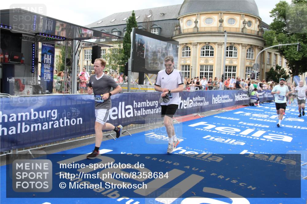 29.06.2025 - hella hamburg halbmarathon Michael Strokosch http://msf.ph/oto/8358684 29.06.2025 10:54:39 Ziel 1125, 2474, 5259, 8798, 9012, 10040, 10368, 10376, 12489, 12607, 17765 meine-sportfotos.de